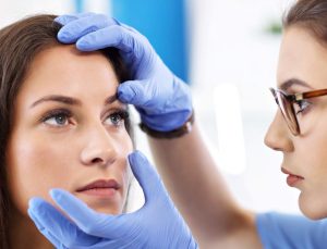 Baş ağrısı, bulanık görme, göz kuruluğu, omuz ağrısı: Bu belirtilere dikkat!