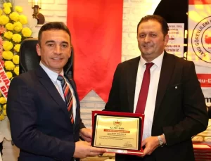 Başkan Habil Dökmeci, ‘Yılın En Başarılı İlçe Belediye Başkanı’ Ödülünü Aldı