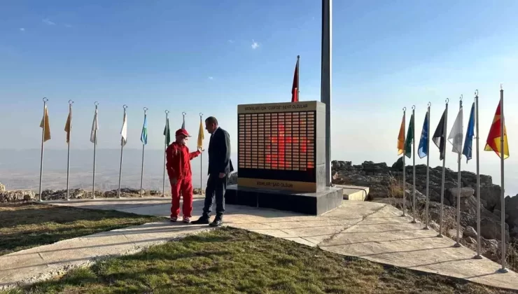 Bayrak Dede Cudi Dağı’nda Şehitler Anıtı’nı Ziyaret Etti