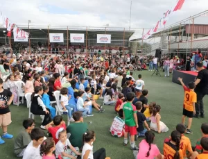 Bayraklı’da Mahalle Şenliği Coşkuyla Gerçekleşti