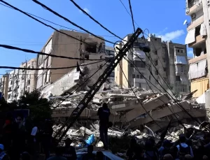 Beyrut’ta İsrail Bombardımanı: Cami Yıkıldı