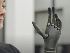 Bilim insanları, protez elleri düşünce gücüyle hareket ettirdi