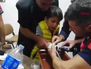 Bisiklete sıkışan çocuğun parmağı itfaiye tarafından kurtarıldı