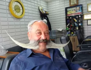 Bıyıklarını Kesmemek İçin 4 Bin Euroyu Reddetti