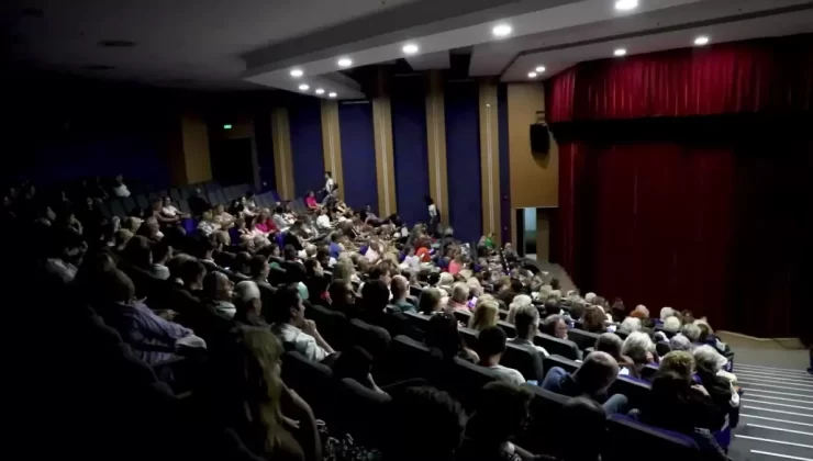 Bodrum Şehir Tiyatroları ‘Neşeli Gazino’ ile Yeni Sezona Merhaba Dedi