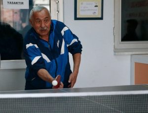 Bolu’da torunu yaşındaki rakiplerini yenerek şampiyon oldu