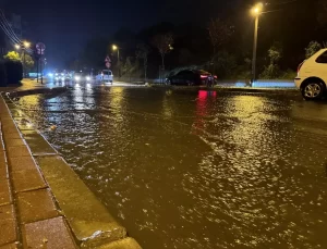 Bursa’da Sağanak Hayatı Olumsuz Etkiledi