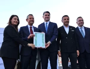 CHP Genel Başkanı Özgür Özel, Ataşehir Belediyesi’ni Ziyaret Etti