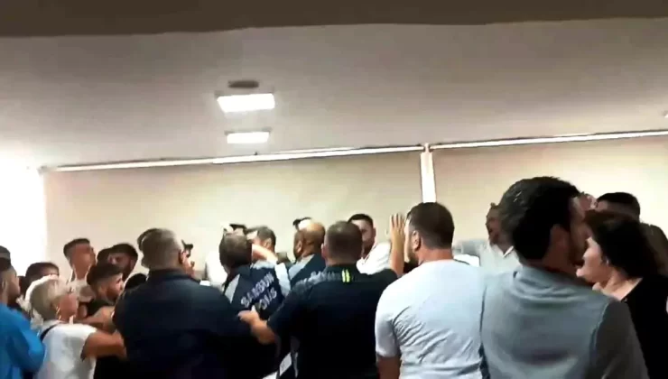 CHP Kongresinde Kavga Ortalığı Karıştırdı