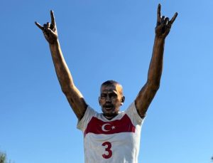CHP’li Tanju Özcan, Merih Demiral’ın ‘bozkurt’ heykelini diktirdi