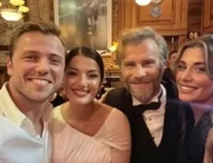 Çiçeği burnunda damatlar Özgür Çevik ve Tolga Sarıtaş’ın şarkı performansı