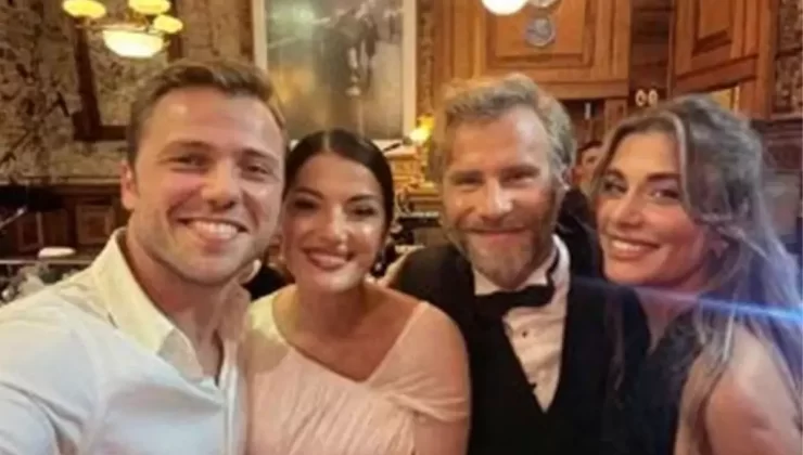 Çiçeği burnunda damatlar Özgür Çevik ve Tolga Sarıtaş’ın şarkı performansı