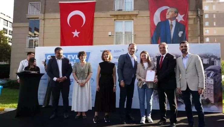 Çınar Evler Sitesi’nde Tapu Teslim Töreni Düzenlendi