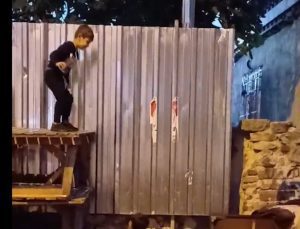 Çocukların sıra dışı oyunu ilgi çekti