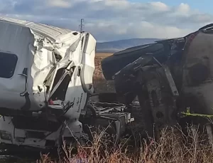 Çorum’da Tanker-Minibüs Kazası: 1 Ölü, 17 Yaralı