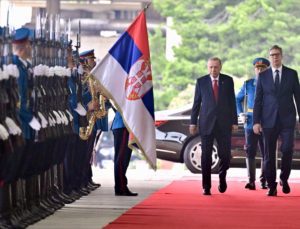 Cumhurbaşkanı Erdoğan, Sırbistan’da resmi törenle karşılandı