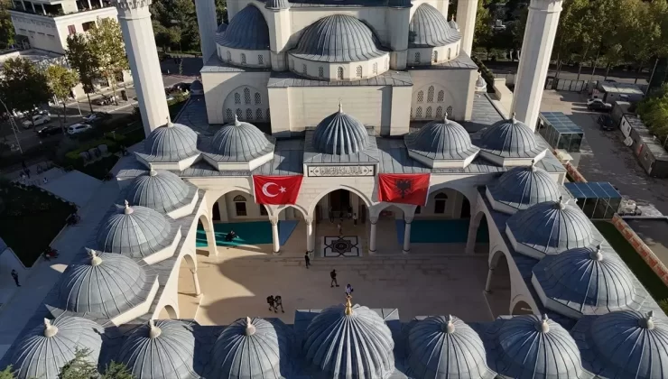 Cumhurbaşkanı Erdoğan’ın açtığı Namazgah Camisi, Arnavutluk Müslümanlarının yüzyıllık hayalini gerçekleştirdi