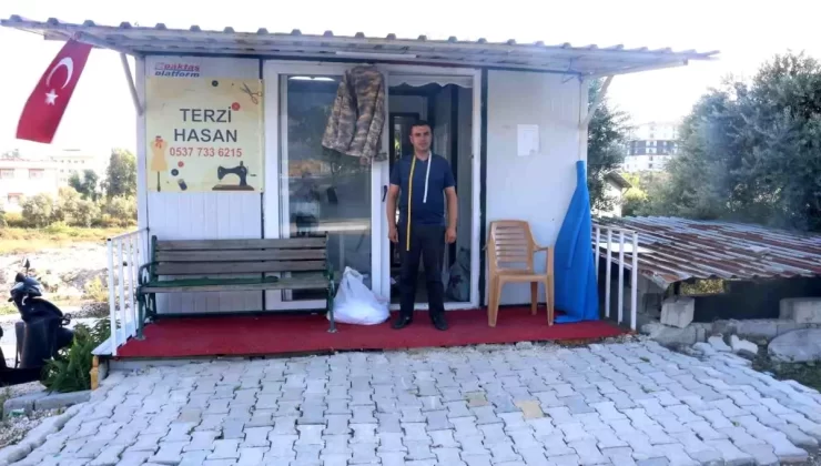 Depremde Yıkılan Terzinin Azmi