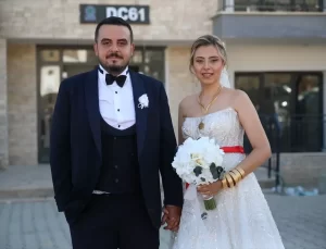 Depremzede Çift Yeni Evde Düğün Yaptı