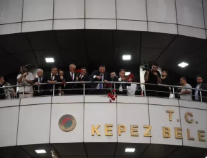 Depremzedeler Çadırlarda Kalmaya Devam Ediyor