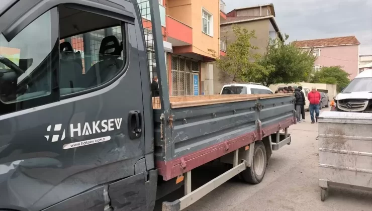 Dilovası’nda Minibüs, Ev Duvarına Çarptı