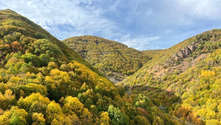 Dipsiz Göl Şelalesi sonbahar güzelliğiyle mest etti
