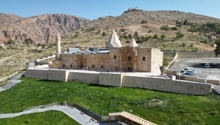 Divriği Ulu Camii’nin Huzur Veren Şifahaneleri