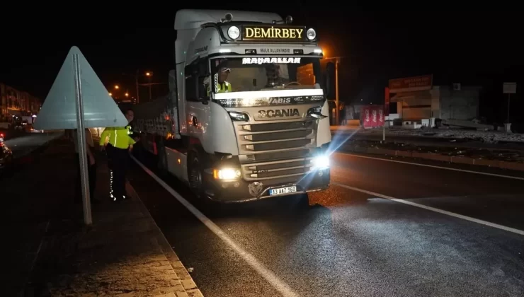 Diyarbakır’da Tır Yaya Çarptı, Ağır Yaralı