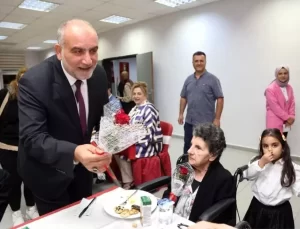 Dünya Yaşlılar Günü’nde Huzurevi Ziyareti