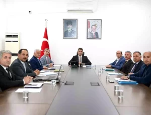 Düzce Valisi Encümen Toplantısında