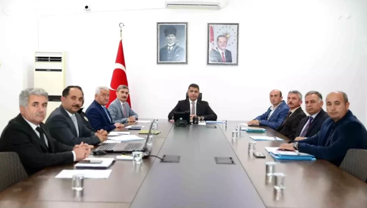 Düzce Valisi Encümen Toplantısında