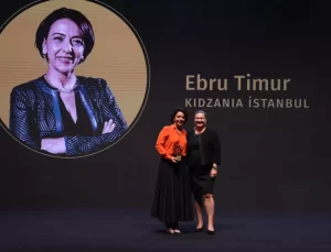 Ebru Timur Yılın Lideri Seçildi