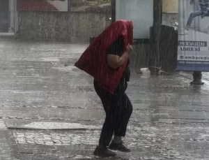 Edirne’de Sağanak Yağış Etkili Oldu