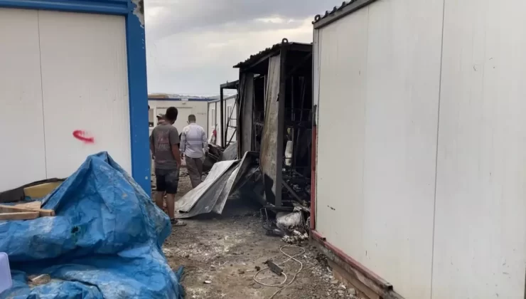 Elazığ’da Şantiyede Yangın: 2 İşçi Dumandan Etkilendi