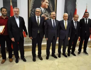 Emniyet ve jandarmaya alınan araçlar için destek olanlara teşekkür belgesi ve plaket takdim edildi