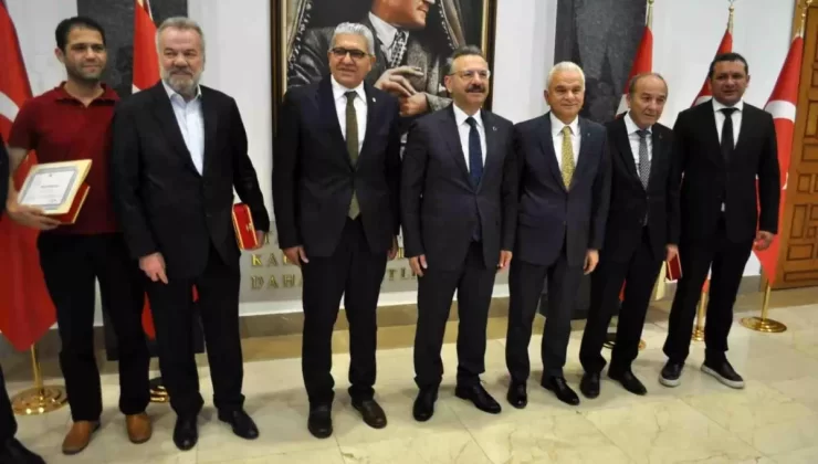 Emniyet ve jandarmaya alınan araçlar için destek olanlara teşekkür belgesi ve plaket takdim edildi