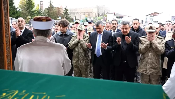 Erzurum Emniyet Müdürü Kadir Yırtar’ın Kayınvalidesi Nezihe Toprak’ın Cenaze Töreni Düzenlendi