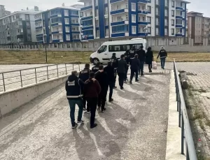 Erzurum’da Dolandırıcılık Operasyonu: 20 Gözaltı