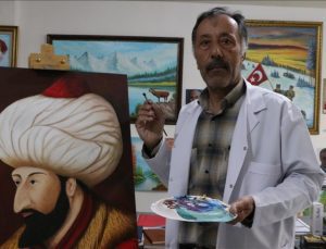 Erzurum’da yatılı okulda çizmeye başladı, halen resimlerle yaşıyor