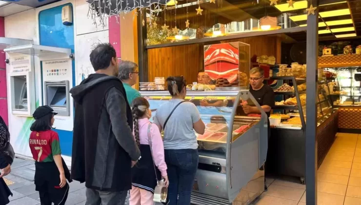 Eskişehir’de Bedava Dondurma Dağıtımı