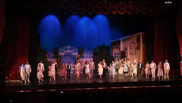 Eskişehir’de ‘Lüküs Hayat Müzikali’ Prömiyeri Yapıldı