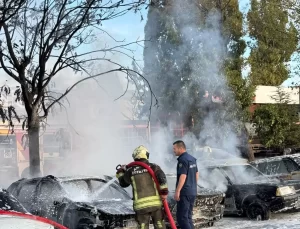 Etimesgut’ta Otopark Yangını: 5 Araç Kül Oldu