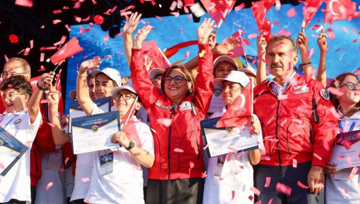 Fatma Şahin, Adana’da TEKNOFEST’i ziyaret etti