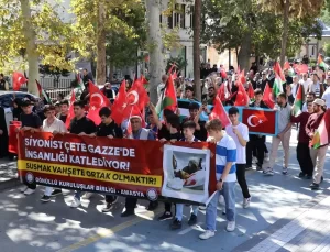 Filistin’e Destek Yürüyüşleri Düzenlendi