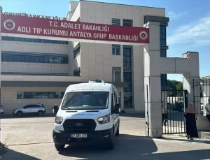 Finike’de Kaza: 1 Ölü, 3 Yaralı