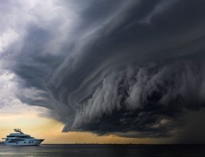 Fırtına avcısının külleri Milton Kasırgası’nın gözüne bırakıldı