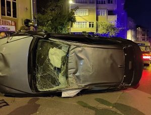 Gaziosmanpaşa’da kaza: Kontrolden çıkan araç park halindeki 6 araca çarptı