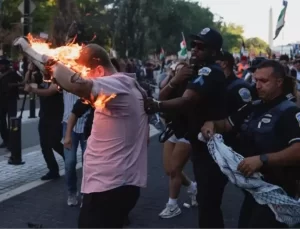 Gazze Protestosunda Kendini Yaktı