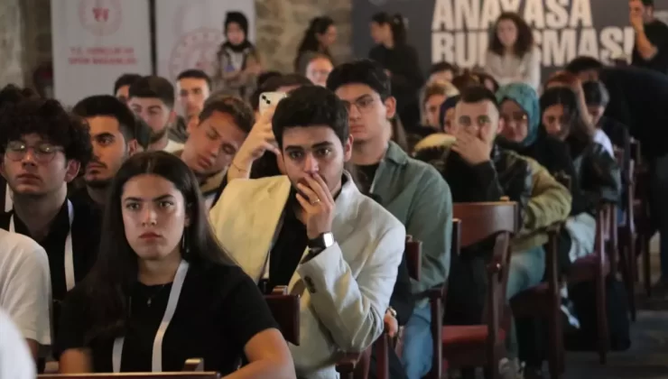 Gençler Sivil Anayasa İçin Buluştu