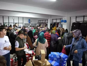 Giyimde İndirim Heyecanı: Kahramanmaraş’ta İzdiham